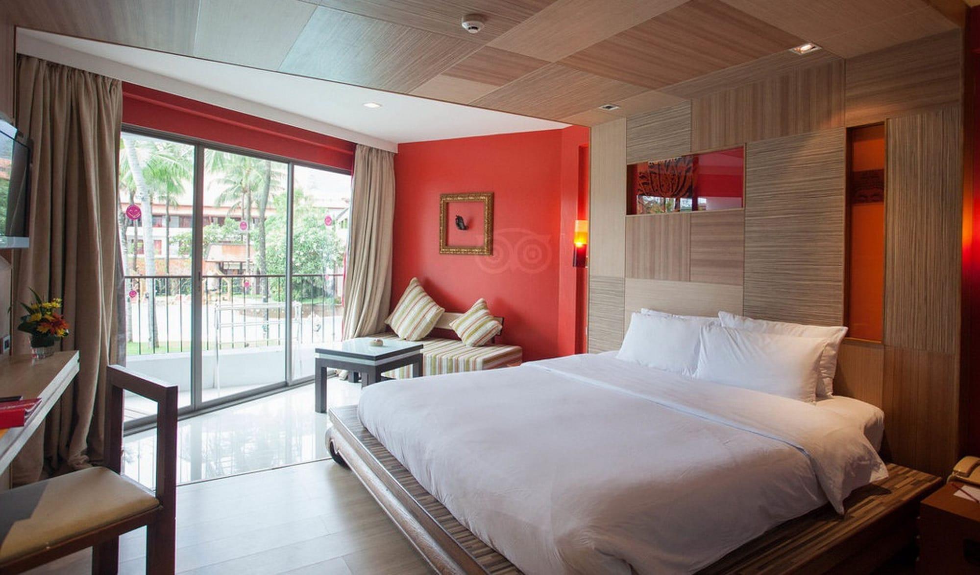 Patong Beach Hotel Экстерьер фото