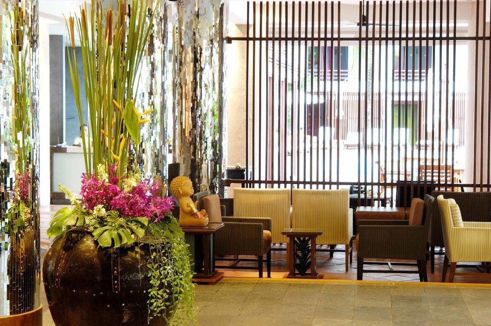 Patong Beach Hotel Экстерьер фото